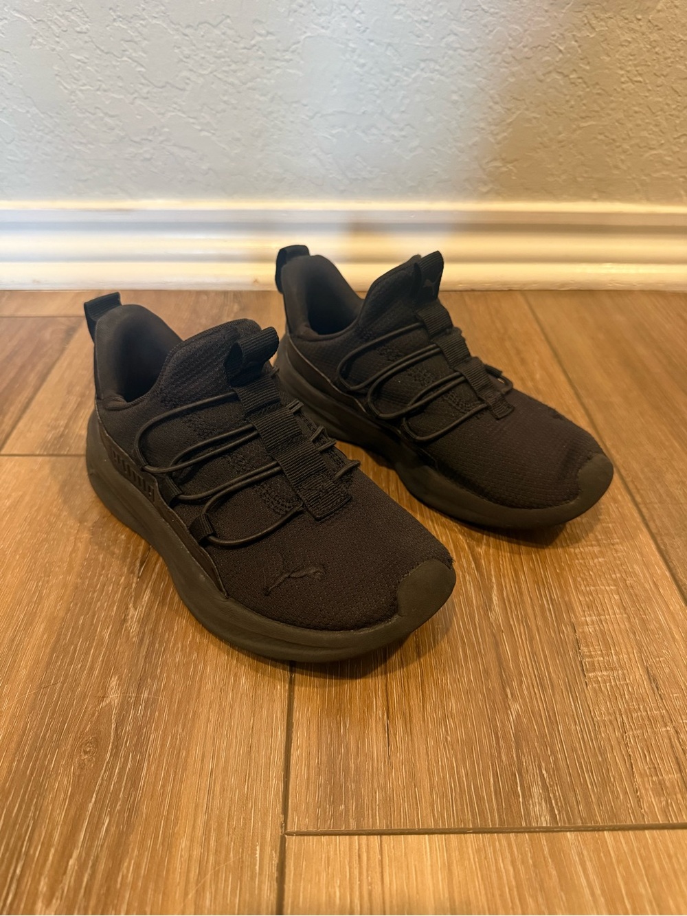 PUMA Kids Black Sneakers Size 1C Athletic Shoes
